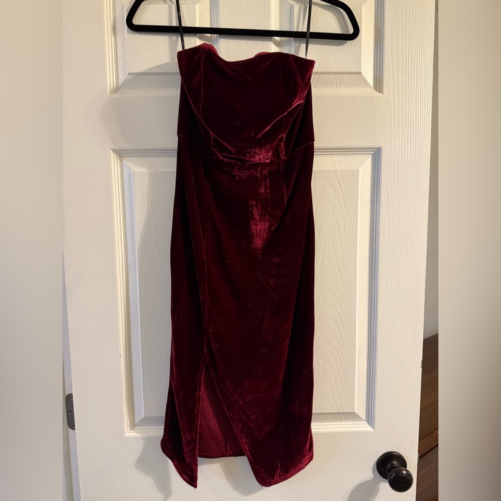 Cute Luluss strapless Velvet Burgundy Dress